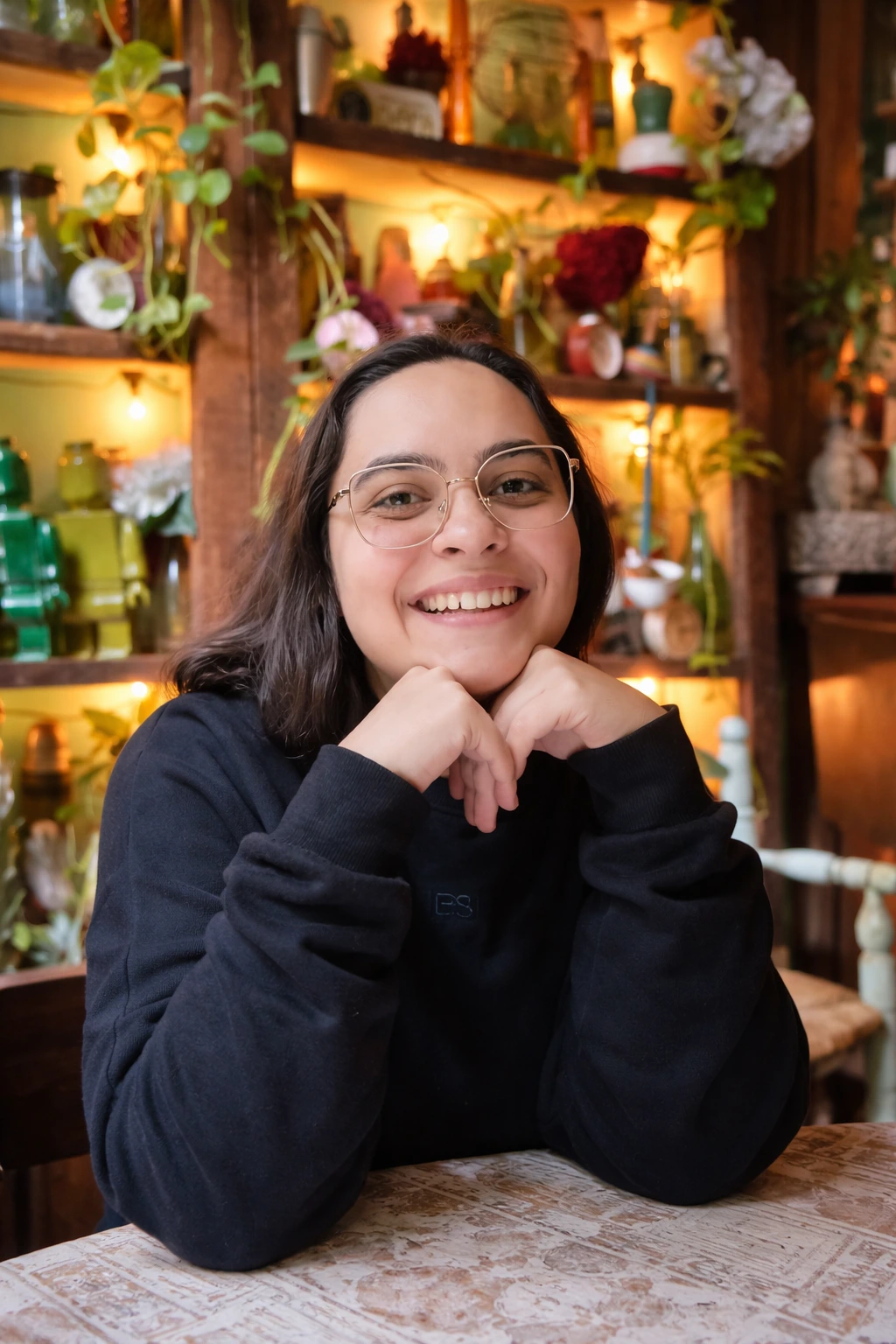Elizabeth Cueli, profesora de francés y música del Teatro Colón, en su estudio de Hermes Academia de Idiomas.